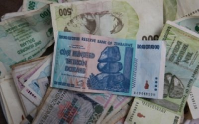 175 triệu tỷ đôla Zimbabwe đổi được 5 USD