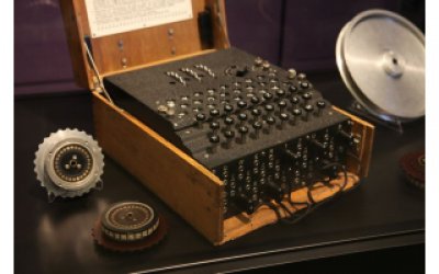 Máy mã hóa Enigma của Đức Quốc Xã được bán giá 233,000$
